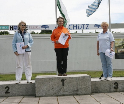 rechts: Marlene Fischer auf Platz 3